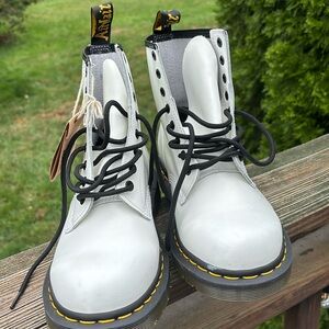 Dr Martens white Size Men 9 or Women 10